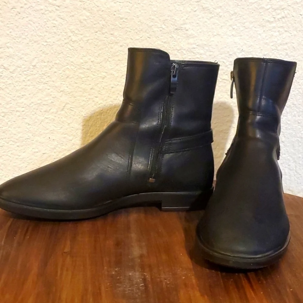 Ecco| Black Supple Smooth Leather Booties Boots Side Zip Low Heel   Sz.6
